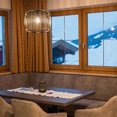 Hutegger Apartament *